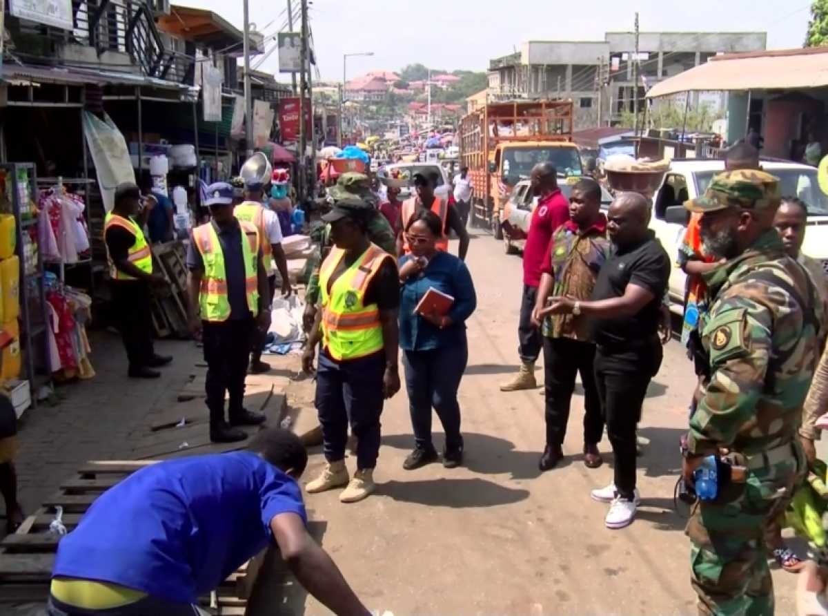Chaos erupts at Kejetia Market as traders clash with KMA task force over decongestion exercise