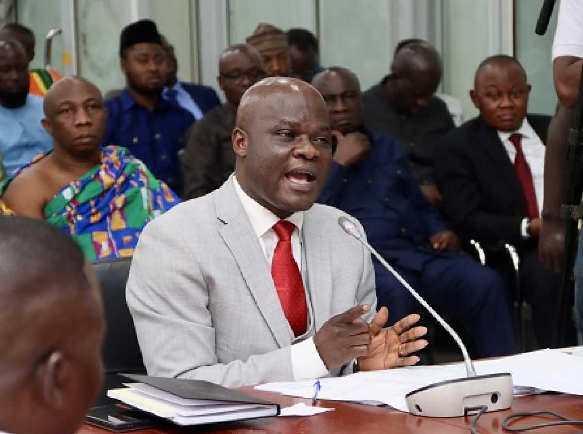 Ahmed Ibrahim warns contractors against shoddy work on 24-Hour Economy market projects