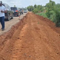 Roads Minister confronts contractor over ‘unacceptable’ delays on Techiman–Wenchi road