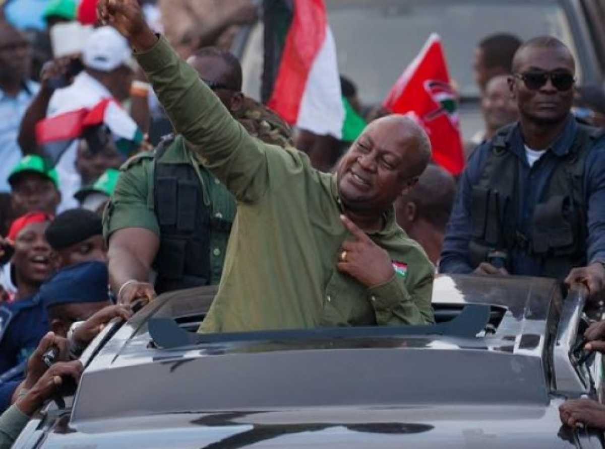 President Mahama starts 2-day Savannah tour with focus on roads and education