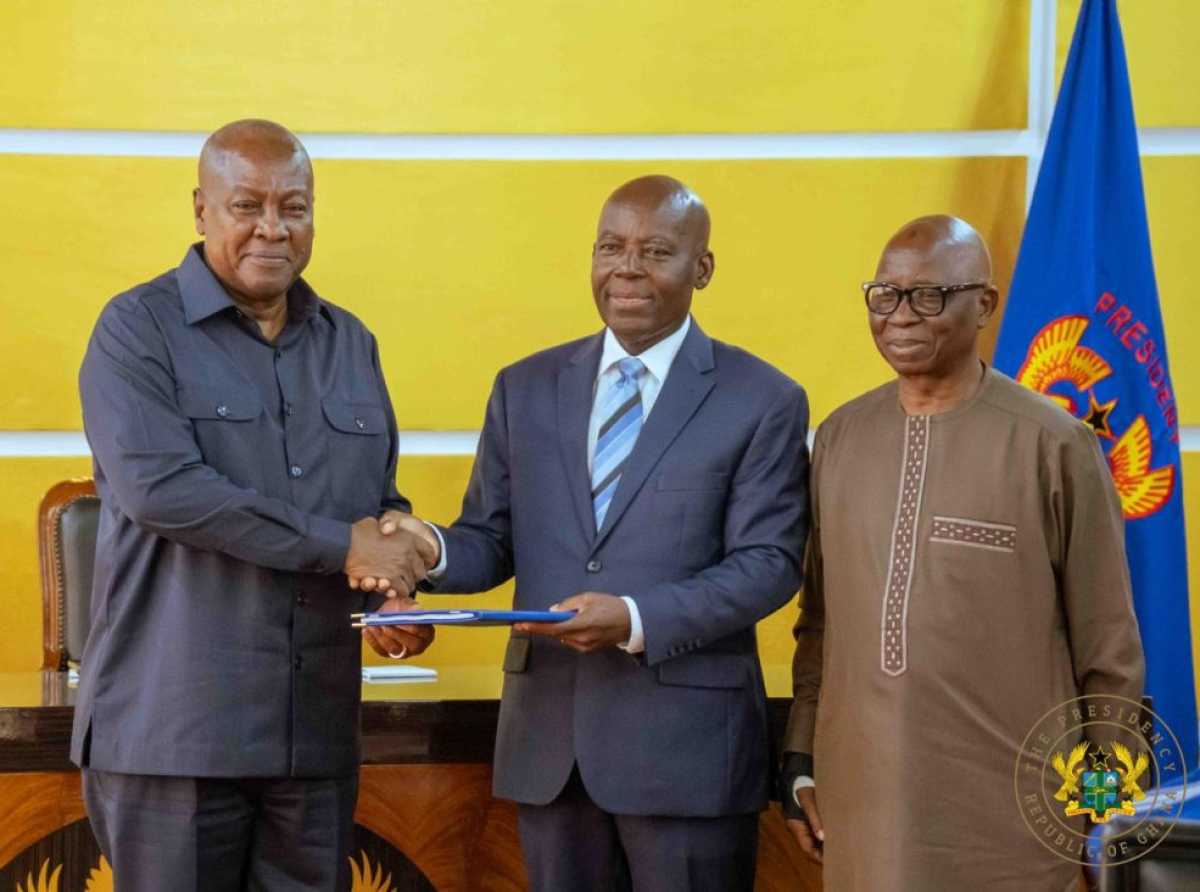 Mahama assures transfer of UGMC to University of Ghana