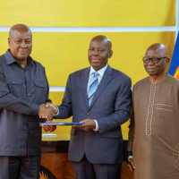 Mahama assures transfer of UGMC to University of Ghana